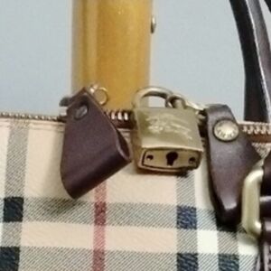 Burberry 🔐 lock & key